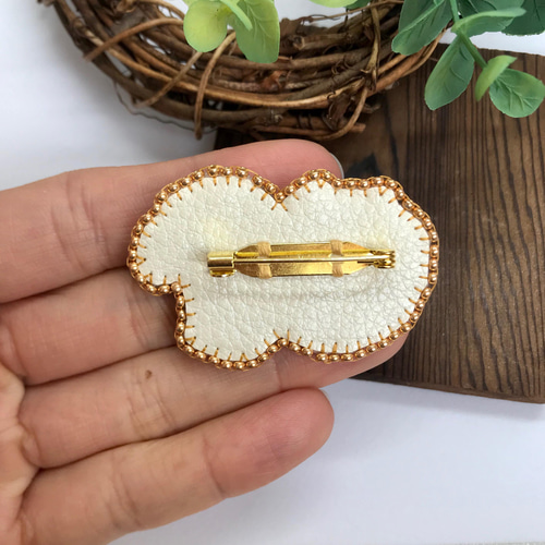 専用ページ ビーズ刺繍ブローチ （ビーズ刺しゅうブローチの