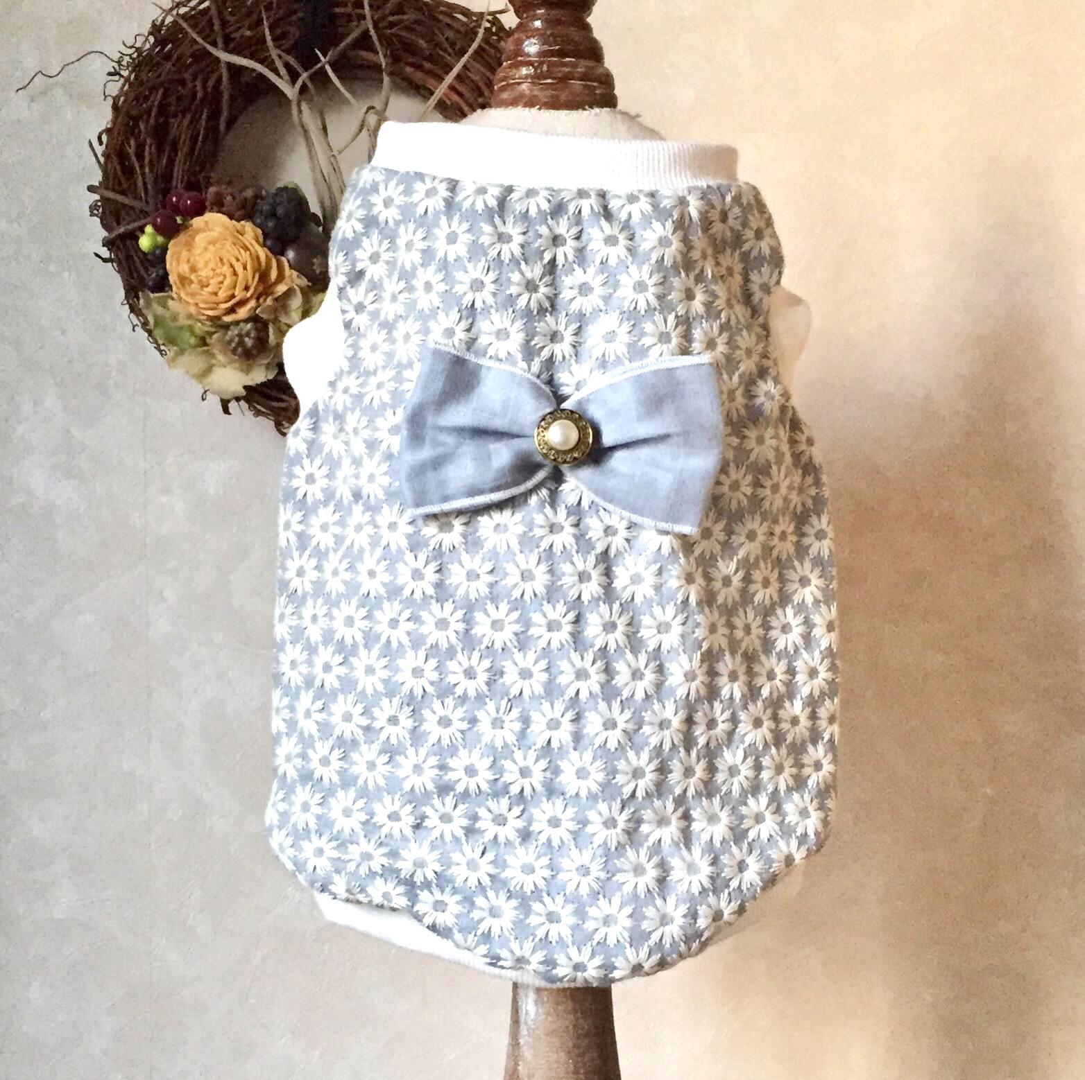 犬服 花柄刺繍のコットンダブルガーゼ生地のタンクトップ（ブルー