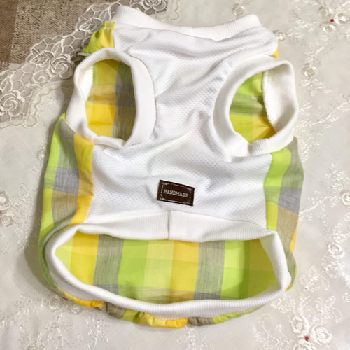 ハンドメイド犬服　チェック柄立ち襟フリル　タンクトップ 犬服 チェック柄コットン生地のフリルタンクトップ（前身頃は接触冷感
