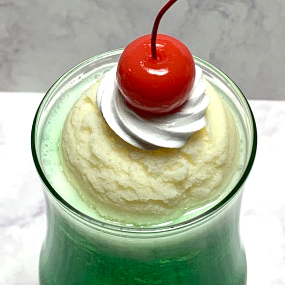 クリームソーダ緑(アイスがちょっと溶けてる) 少し小さめ　680ｇ　食品サンプル　業務用 3枚目の画像