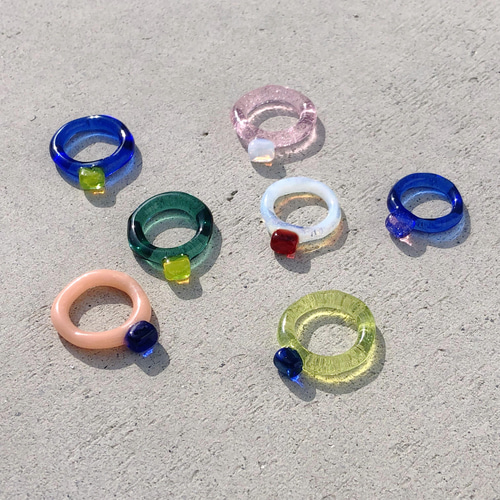 5780円 ガラス工芸家の創作した一点物のガラスの指輪。（y927