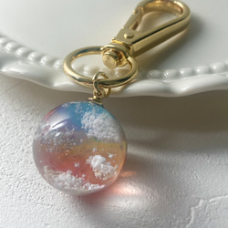 受注生産】一粒夕焼け雲レジンの空玉キーホルダー(2cm)｜赤・オレンジ