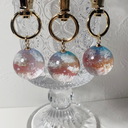 受注生産】一粒夕焼け雲レジンの空玉キーホルダー(2cm)｜赤・オレンジ