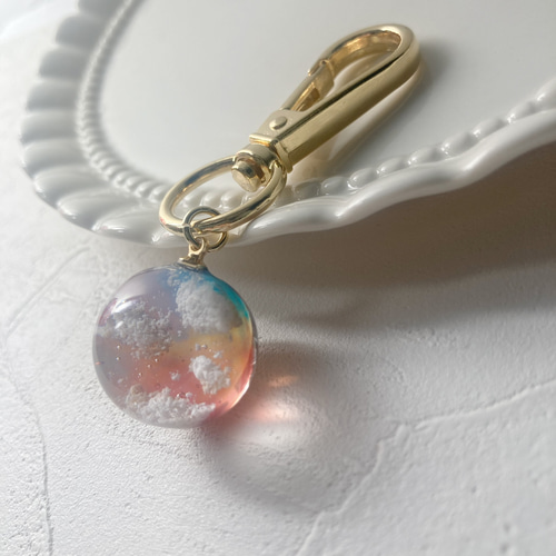 受注生産】一粒夕焼け雲レジンの空玉キーホルダー(2cm)｜赤・オレンジ