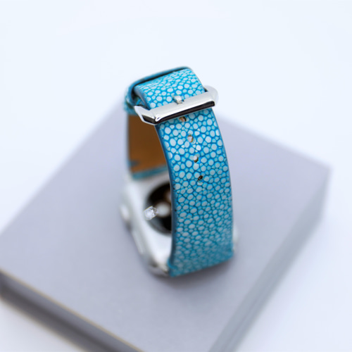 レザー腕時計 青いステッチ 緑の宝石 ハンドメイド作品 レザー腕時計 青いステッチ 緑の宝石 ハンドメイド作品