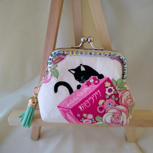 和モダン☆コスメ黒猫ちゃん☆がま口 ポーチ 小銭入れ がま口 miu05  