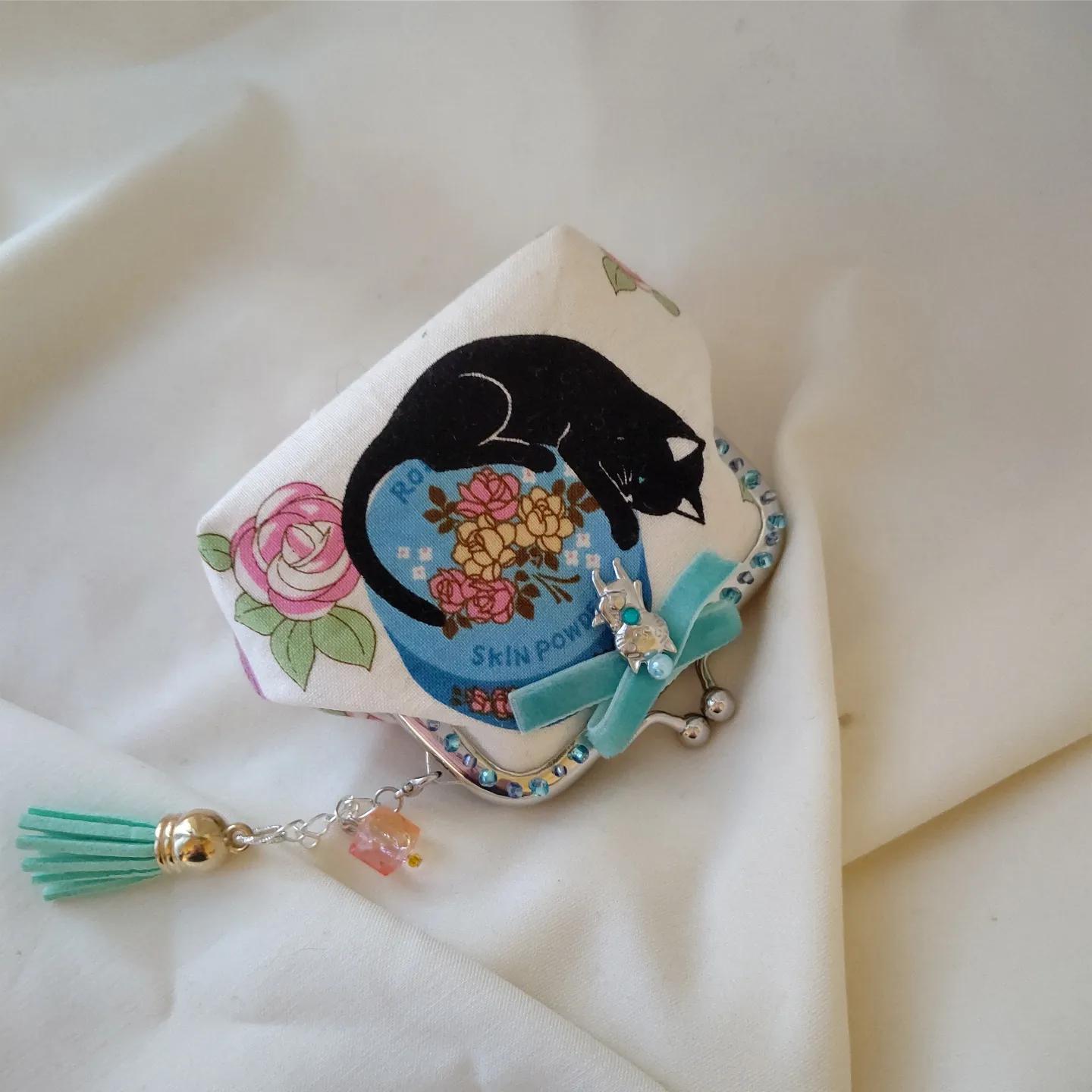 和モダン☆コスメ黒猫ちゃん☆がま口 ポーチ 小銭入れ がま口 miu05  