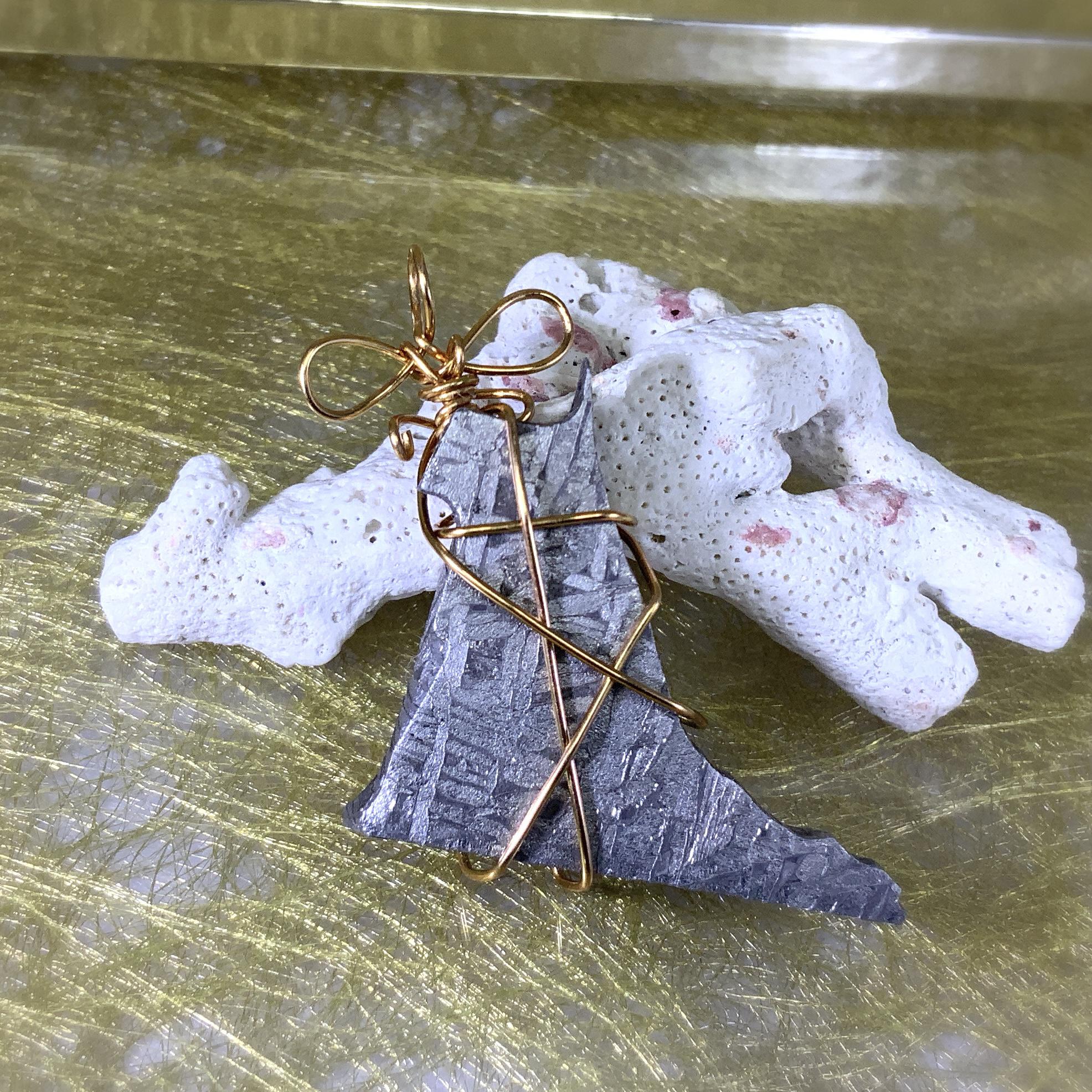 希少★隕石ペンダントヘッド <プレゼント BOX型> おすすめ ギベオン ゴールド gold