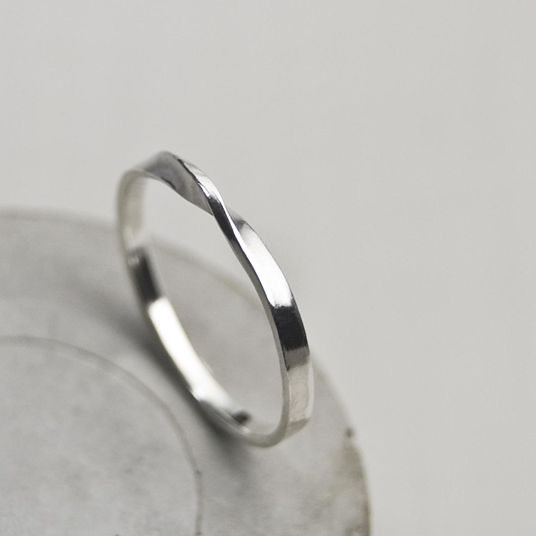 鏡面 シルバーワンポイントハーフツイストリング 2.0mm幅 グロス｜SILVER RING｜681