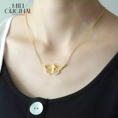 名入れ♡ シルバー925 バタフライ付き✨蝶々 カスタムネックレス イニシャル 名入れ✨キラキラ バタフライ 蝶々 イニシャル カスタム