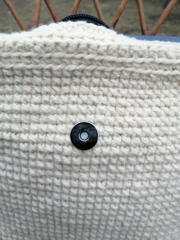 羊毛白黒モノクロームかぎ針編みカバン 5枚目の画像