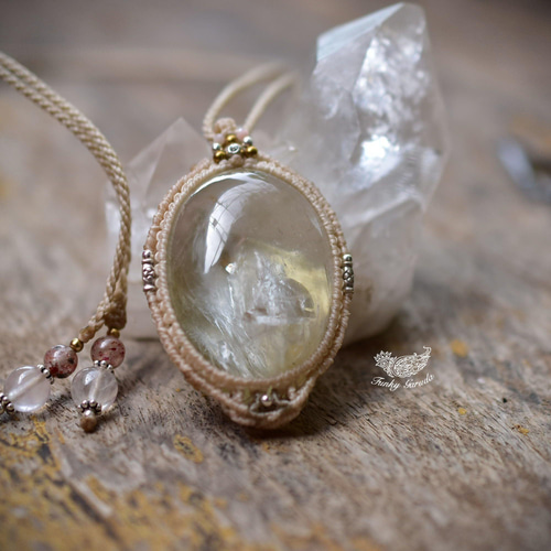 虹入り☆ベールとアンフィボール☆ホワイトガーデンクォーツ マクラメ  