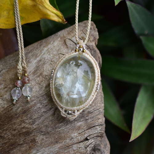 虹入り☆ベールとアンフィボール☆ホワイトガーデンクォーツ マクラメ  