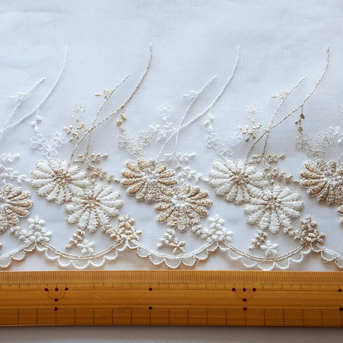 金糸入り 花柄幅広チュールレース 幅約19cm kies-51（50cm単位