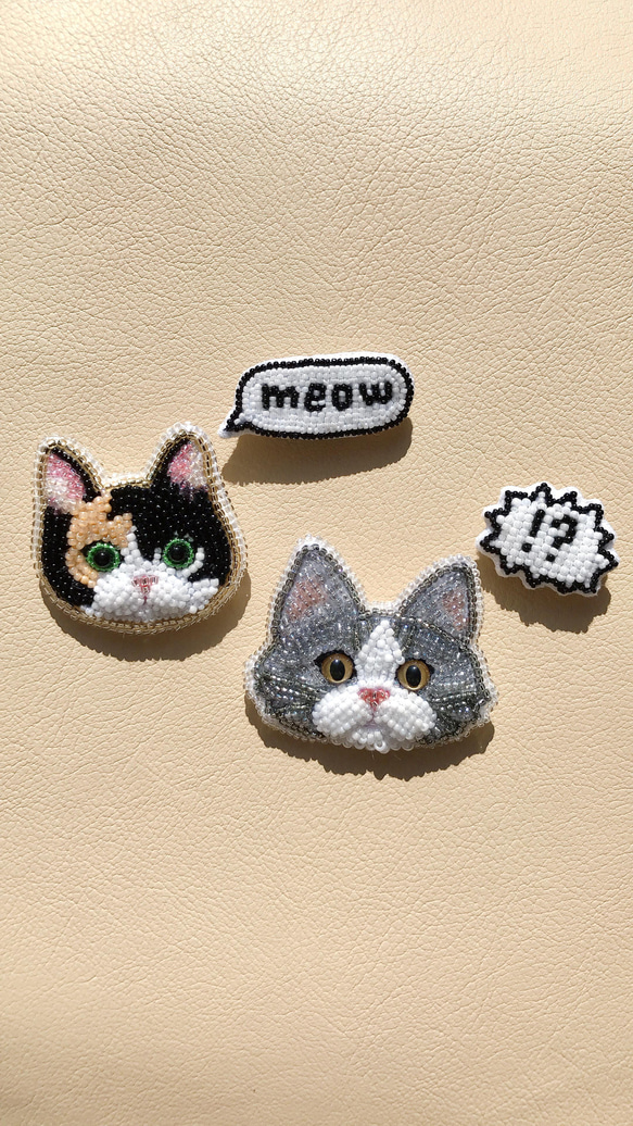 ビーズ刺繍　✳︎驚きのハチワレにゃんことクエスチョンminiブローチset✳︎ /ねこ/猫の日/はちわれ/はちわれ猫 4枚目の画像