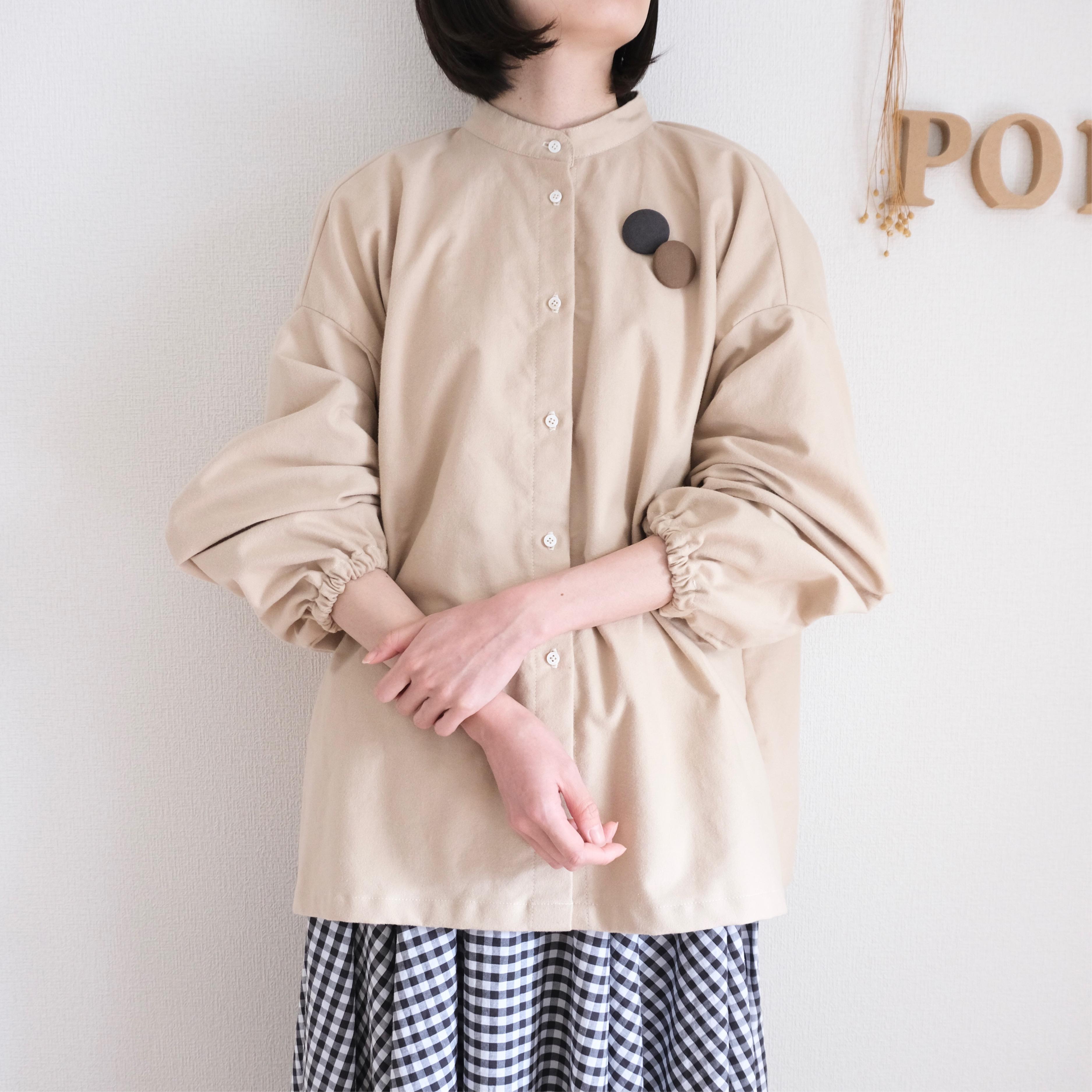 秋冬に◯ 微起毛生地　バンドカラーギャザーブラウス　ベージュ