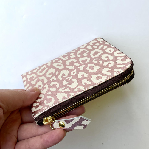 ゴートレザーのミニ財布 チェリーピンクにヒョウ柄 その他ミニ財布