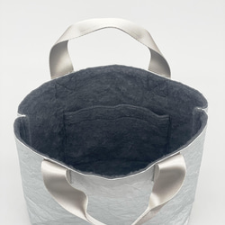 特製輕質皺褶手提包（銀色和灰色毛皮），小號 M 第6張的照片