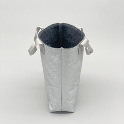 特製輕質皺褶手提包（銀色和灰色毛皮），小號 M 第4張的照片