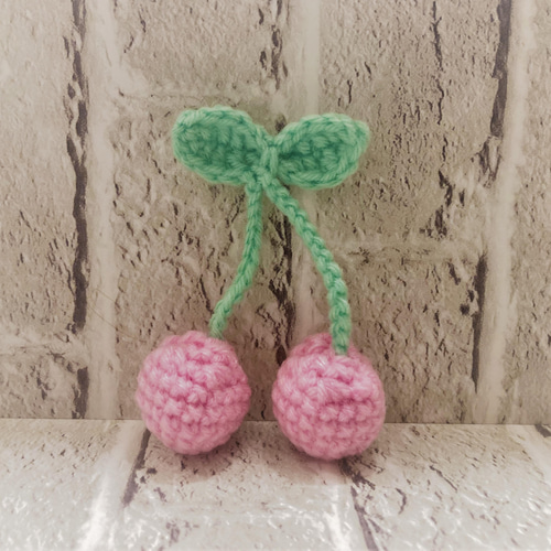 ライトピンクさくらんぼモチーフ 手編み ハンドメイド あみぐるみ Ma