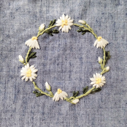 手刺繍のブックカバー　✿ 蜂とリース-A ✿ 6枚目の画像