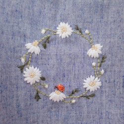 手刺繍のブックカバー　✿ 蜂とリース-C ✿ 7枚目の画像