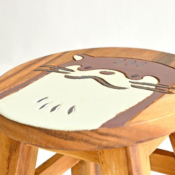 木製 ラウンド スツール カワウソ チェア いす 椅子 キッズ 花台 台座 自然素材 玄関 アニマル F-0469-KA 3枚目の画像