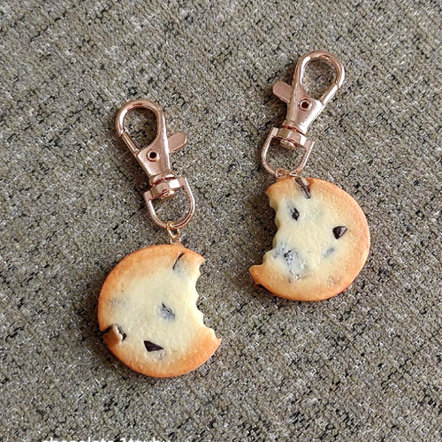 クッキーのキーホルダー♪フェイクスイーツ(*^^*)かじりかけのチョコ