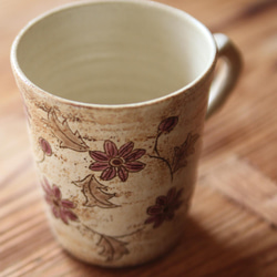 コーヒーカップ　紫の花唐草 3枚目の画像