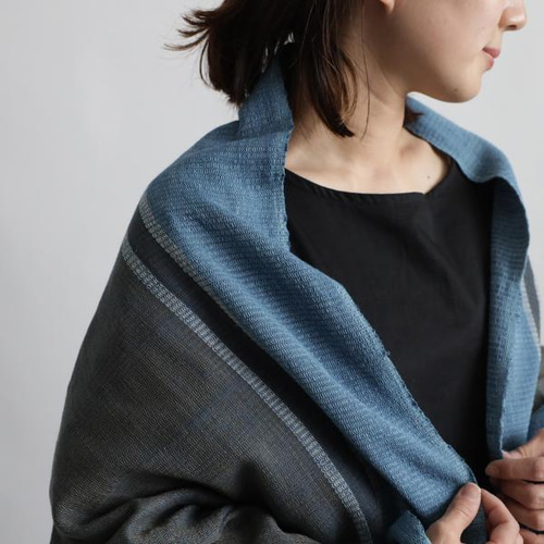 装いSALE。手紡ぎ・草木染め糸・手織り布。大判ストール／コットン