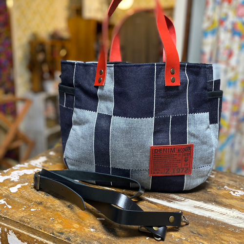 受注制作】児島デニムと革のトートバッグ:パッチワーク柄持ち手 受注制作】児島デニムと革のトートバッグ:パッチワーク柄持ち手