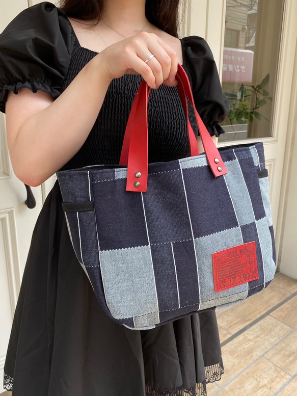 トートバッグ　ハンドメイド　粋　赤　青　革　手縫い 受注制作】児島デニムと革のトートバッグ：パッチワーク柄持ち手