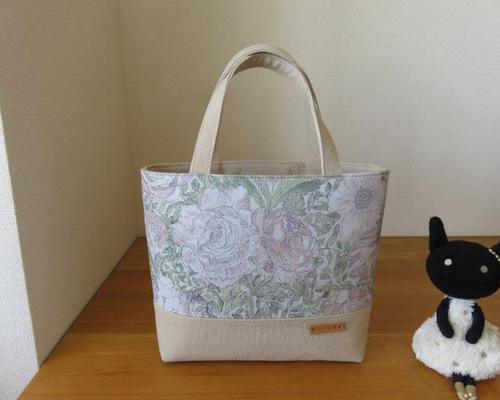 リバティ　巾着トートバッグ　ハンドメイド　ベージュ　ローズザンジー リバティプリント/ヴィンテージキャンバス巾着トート