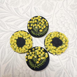 ミモザのブローチ　くるみボタン　刺繍 4枚目の画像