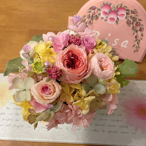可愛さいっぱい プリザーブドフラワーアレンジメント ころんと可愛い