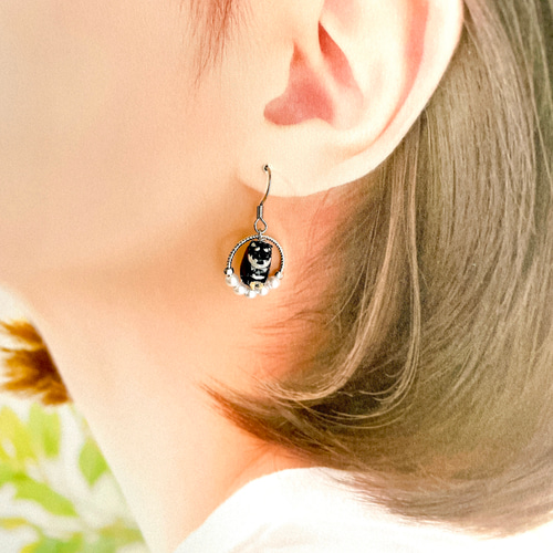 受注製作☆黒柴、茶柴組み合わせ自由！よく見ると柴犬ピアス