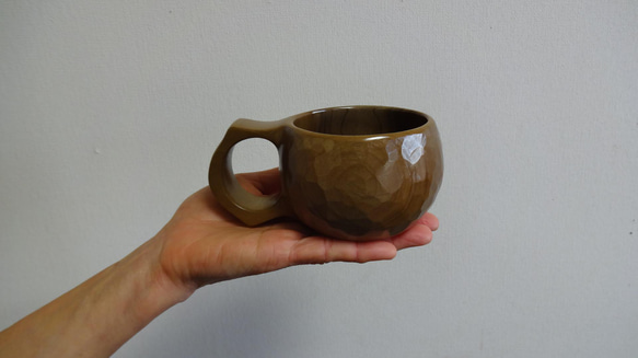 　朴の木の一木彫りコーヒーカップ 3枚目の画像