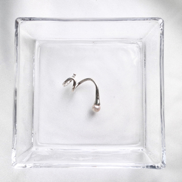 <Akoya>Peep pearl ear cuff(silver) 2枚目の画像