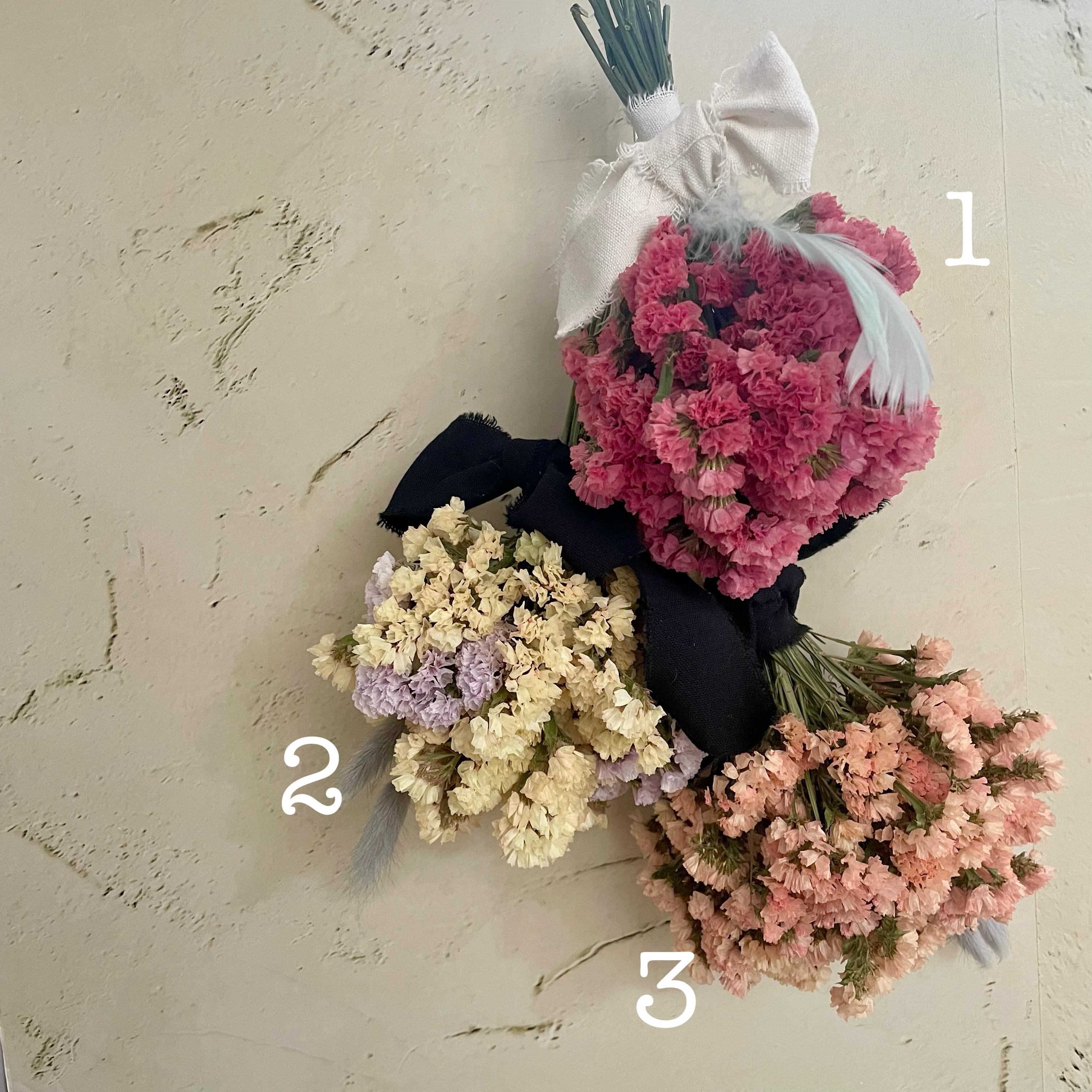 プロテアニオベとスターチスのナチュラル春色スワッグ・ブーケ (36㎝)