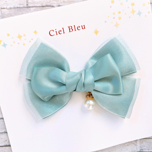 サテンとオーガンジーのリボン（サワーグリーン）チャーム付きヘアゴム  