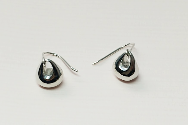 〈sv925〉球面楔形のシルバーピアス