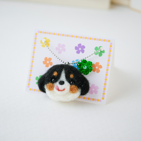 キャバリア犬とお花チャーム バッグにつけて一緒にお出かけ キャバリアグッズ 雑貨 ギフト プレゼント｜トライカラー 11枚目の画像