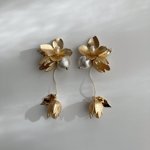 No.143 / 揺れるつぼみのフラワーパールピアス・イヤリング 