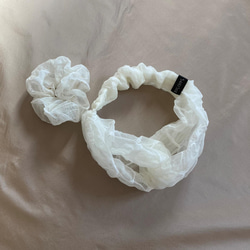 【新感覚】シルクオーガンジーのクロスヘアバンド 〈お堀柄・オフホワイト〉軽い‼  触ってみたくなる　モードな川俣シルク 11枚目の画像