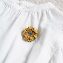 革花ミモザ　リースのブローチ 4枚目の画像