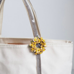 革花ミモザ　リースのブローチ 3枚目の画像