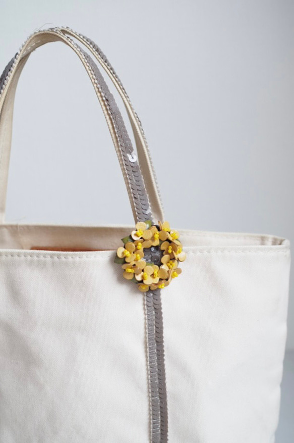 革花ミモザ　リースのブローチ 3枚目の画像