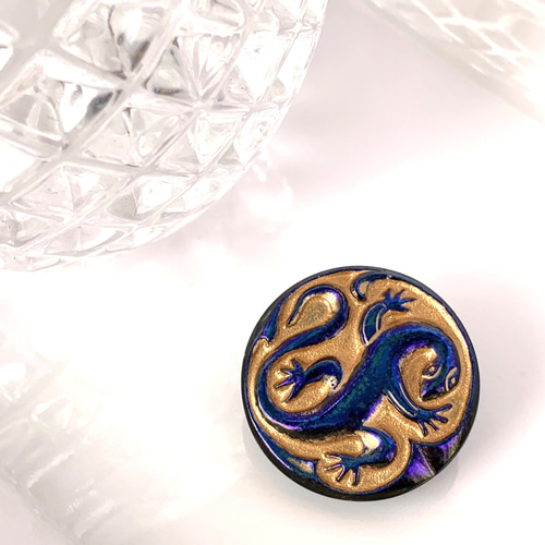 チェコガラスボタン トカゲ 青紫/ゴールド 27mm ボタン kopec 通販
