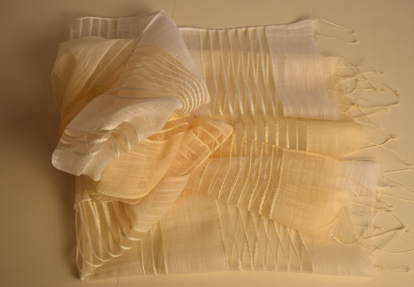 シルクとコットンの透かし織りストール「密陀僧色～生地白」 10枚目の画像