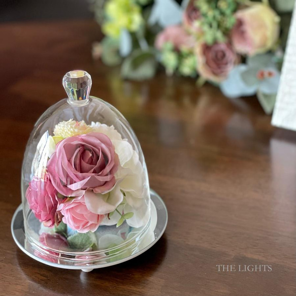 [完売しました]リビングに飾れるガラスドームフラワー ペットのお供え花 仏花 ピンクのバラで華やかなメモリアルフラワー 8枚目の画像